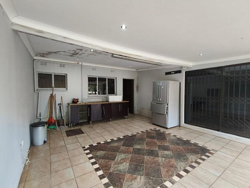 To Let 4 Bedroom Property for Rent in Southernwood Eastern Cape